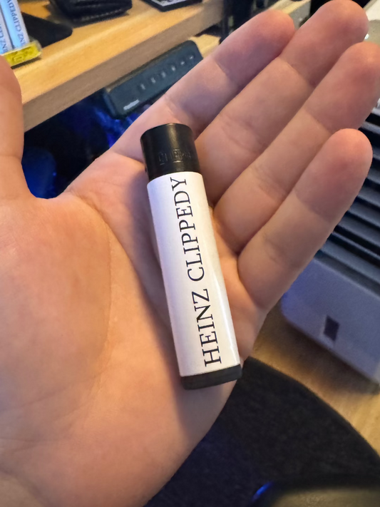 Richtig hässliches Kackfeuerzeug (Wtf ernsthaft, wer hat das designt?)